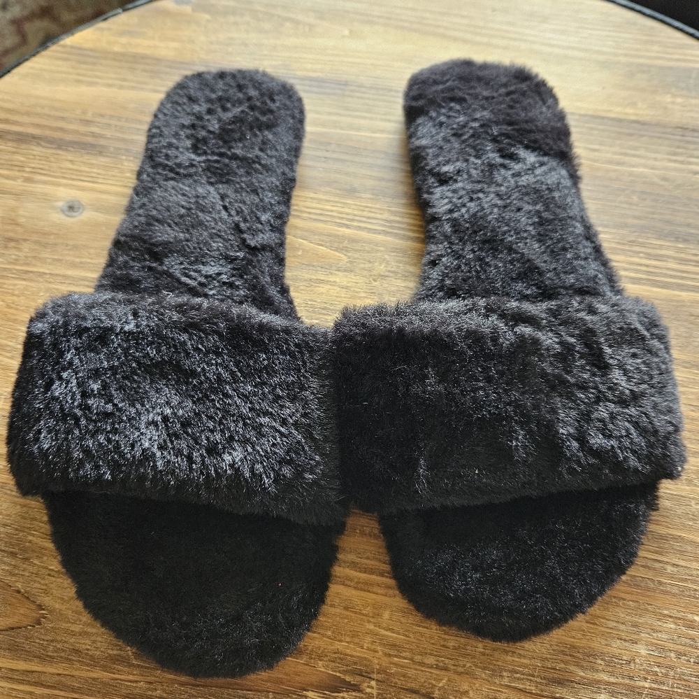 A Girl Thing Black Fuzzy Slide Slippers